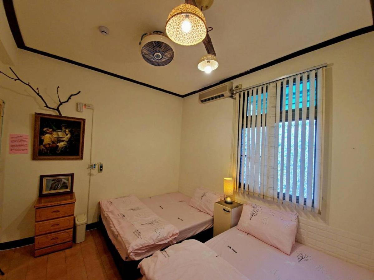 Xincun Seed Homestay Tainan Bagian luar foto